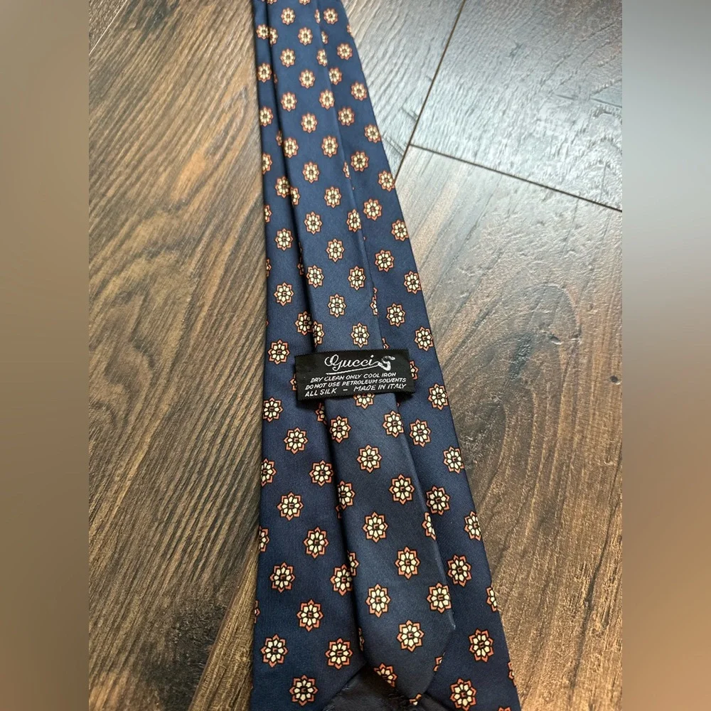 Vintage Gucci Wide Silk Tie 4.5” Navy Floral Medallion Made in Italy